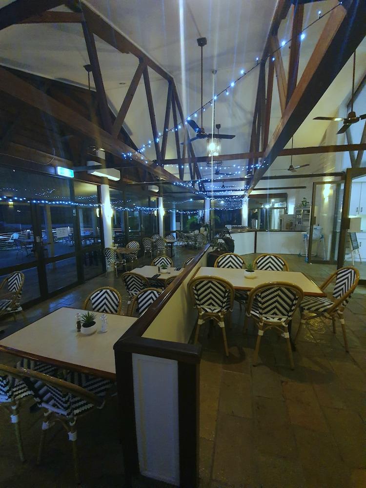 شاطئ إيرلي Colonial Palms Motor Inn المظهر الخارجي الصورة