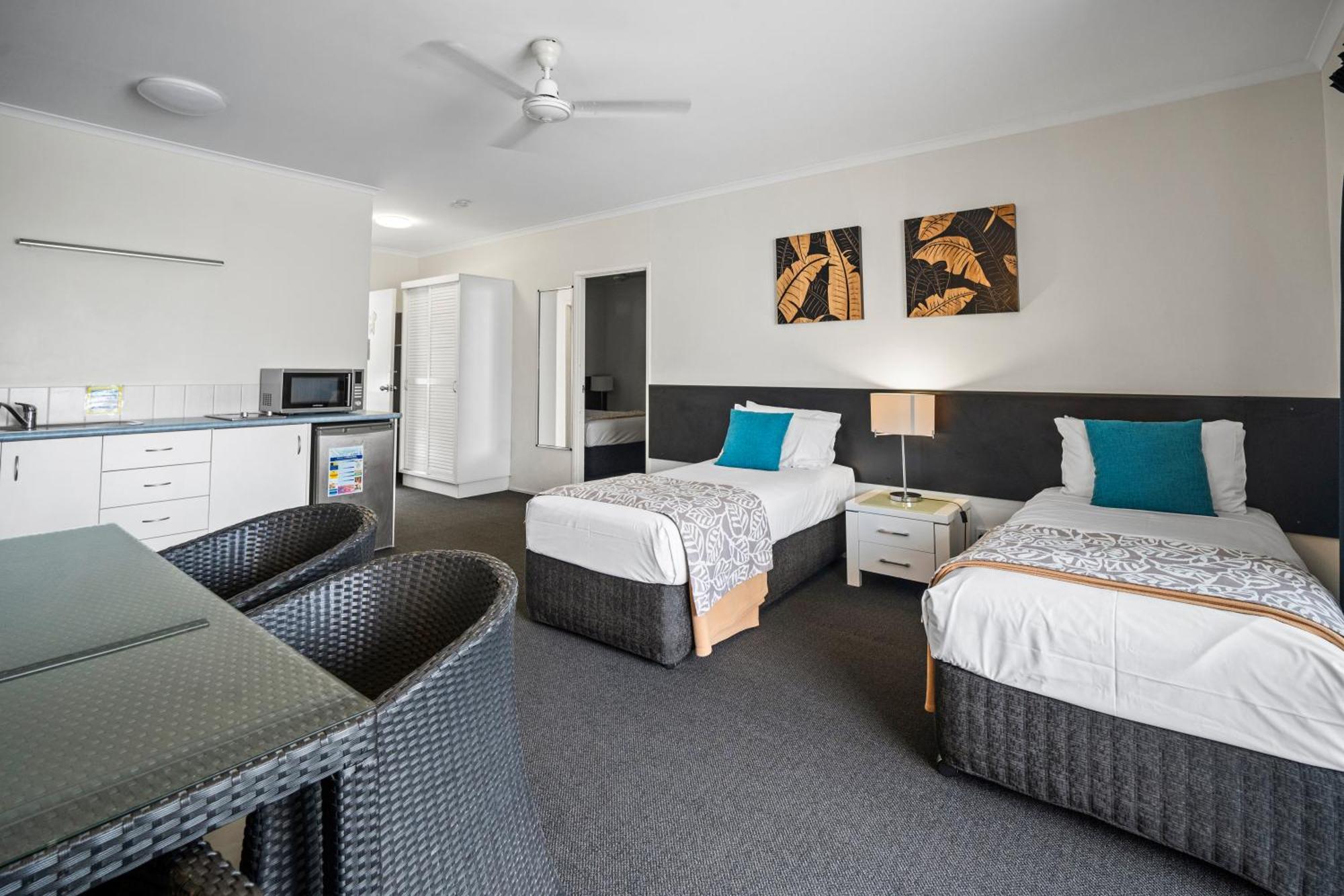 شاطئ إيرلي Colonial Palms Motor Inn المظهر الخارجي الصورة