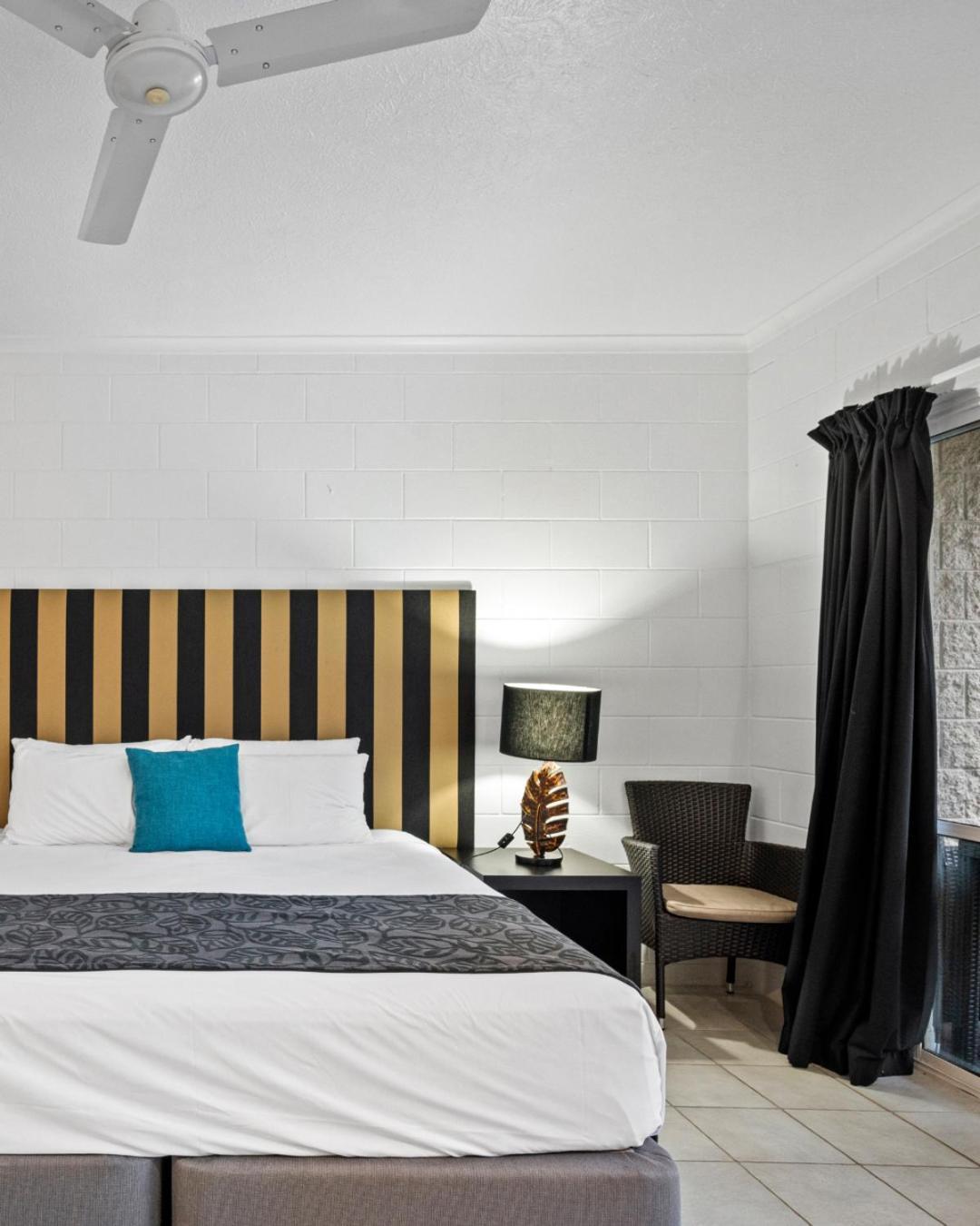 شاطئ إيرلي Colonial Palms Motor Inn المظهر الخارجي الصورة
