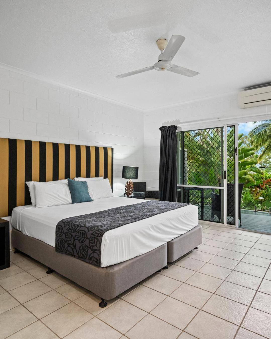 شاطئ إيرلي Colonial Palms Motor Inn المظهر الخارجي الصورة