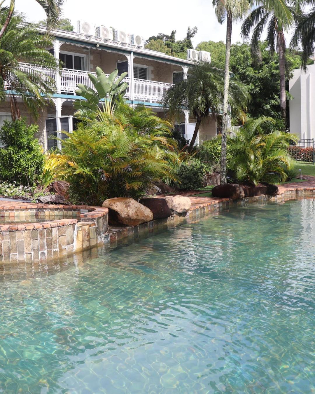 شاطئ إيرلي Colonial Palms Motor Inn المظهر الخارجي الصورة