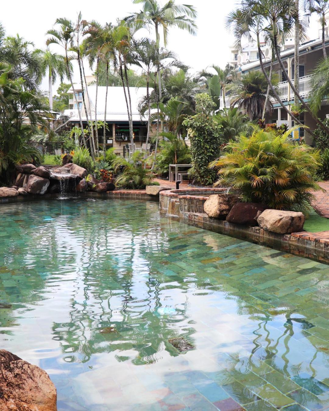 شاطئ إيرلي Colonial Palms Motor Inn المظهر الخارجي الصورة