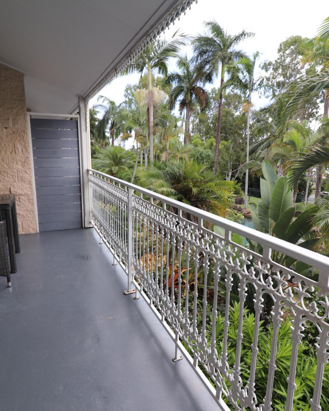 شاطئ إيرلي Colonial Palms Motor Inn المظهر الخارجي الصورة