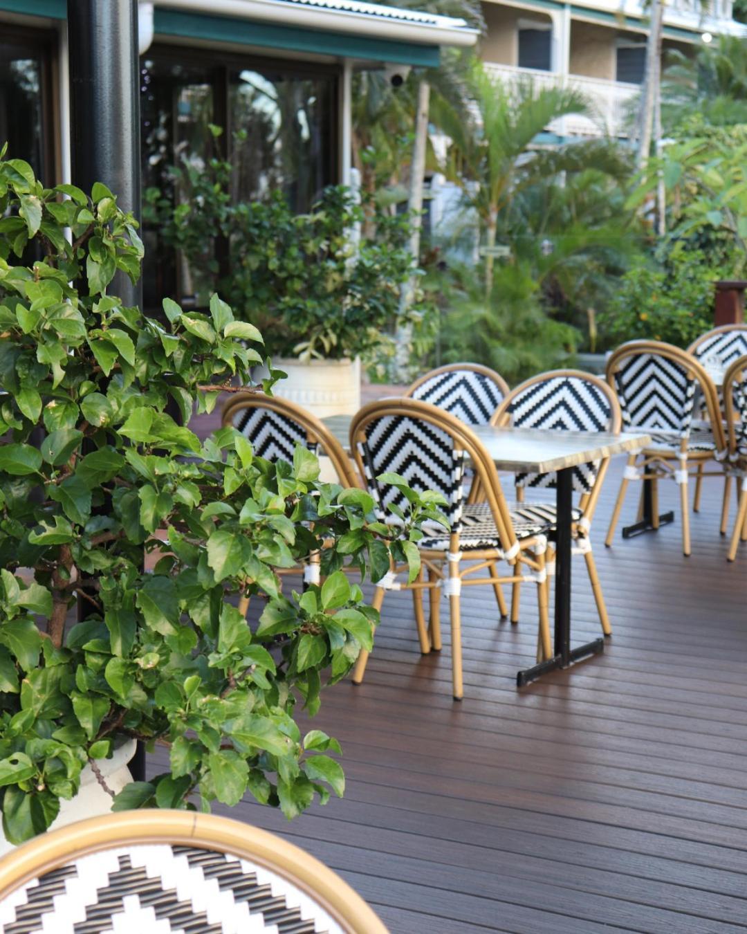 شاطئ إيرلي Colonial Palms Motor Inn المظهر الخارجي الصورة