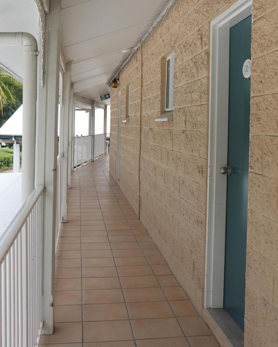 شاطئ إيرلي Colonial Palms Motor Inn المظهر الخارجي الصورة