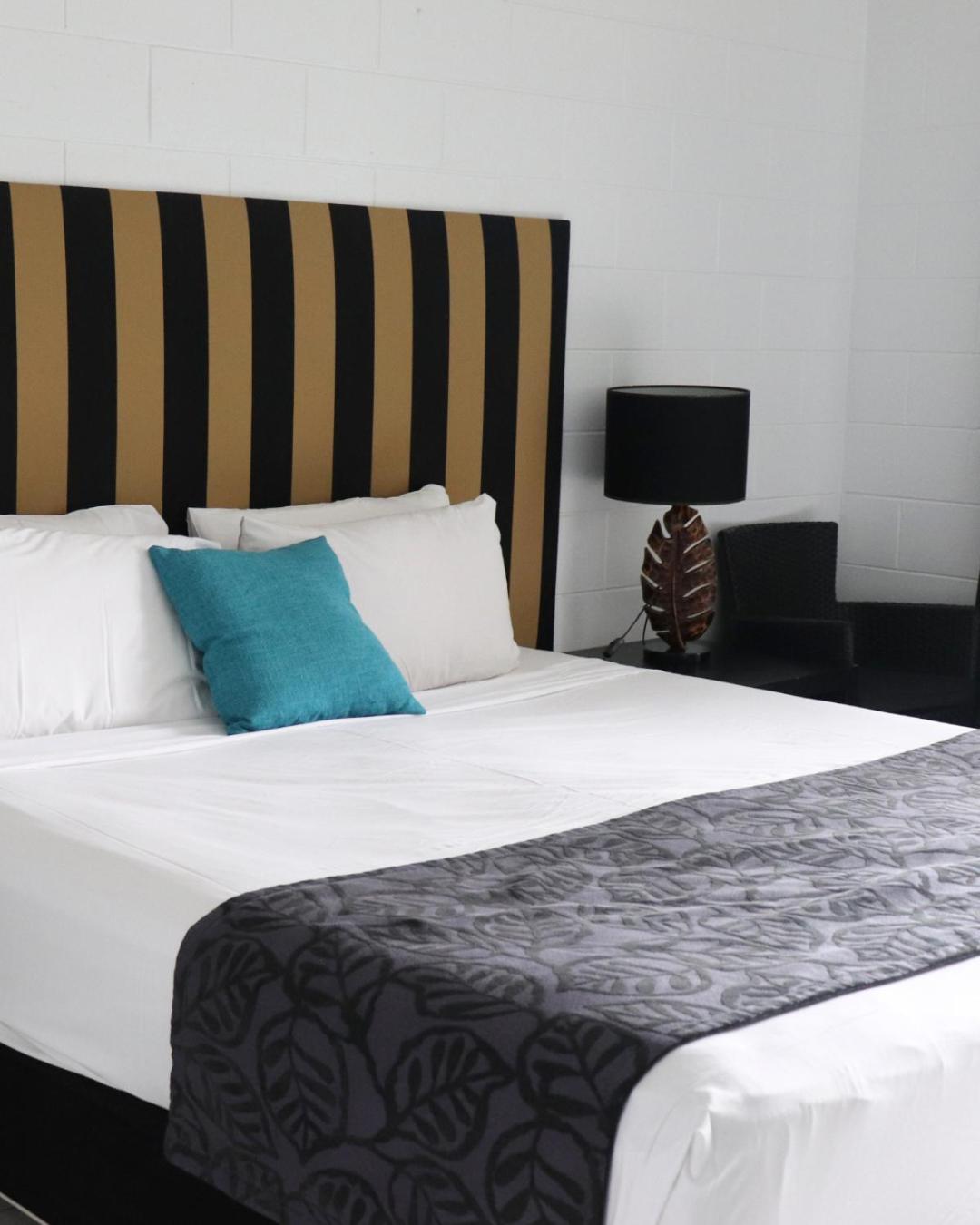 شاطئ إيرلي Colonial Palms Motor Inn المظهر الخارجي الصورة