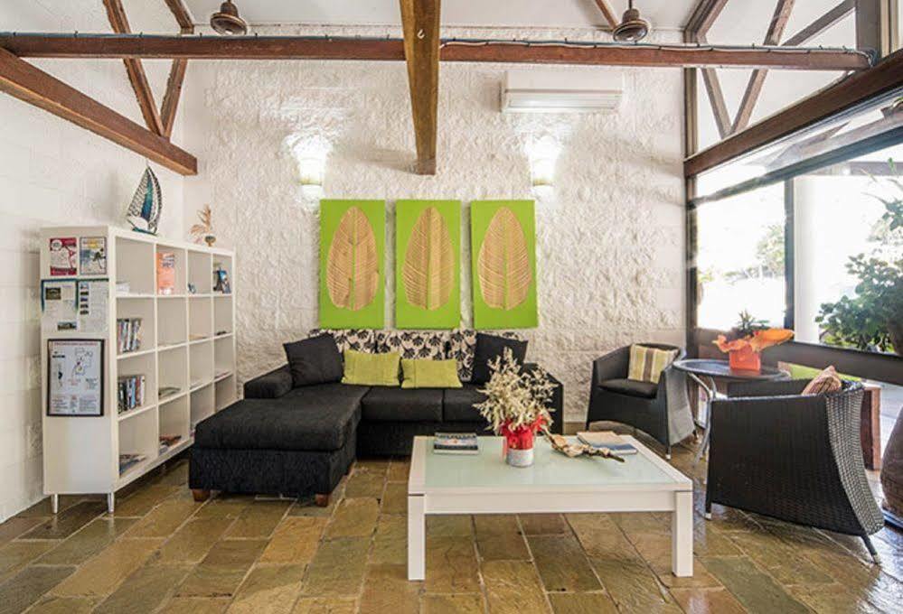 شاطئ إيرلي Colonial Palms Motor Inn المظهر الخارجي الصورة