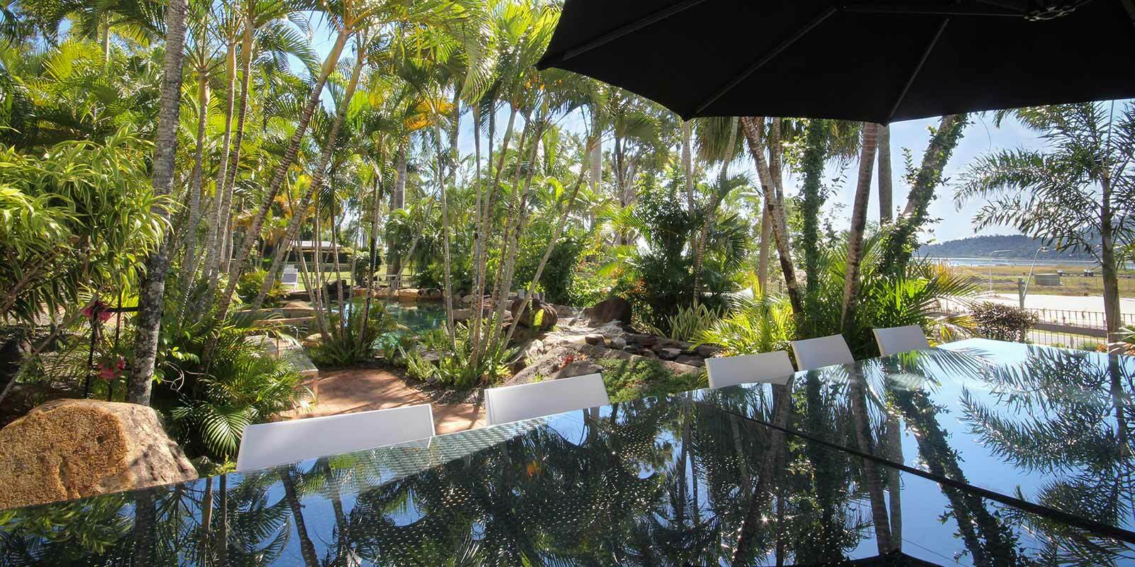 شاطئ إيرلي Colonial Palms Motor Inn المظهر الخارجي الصورة
